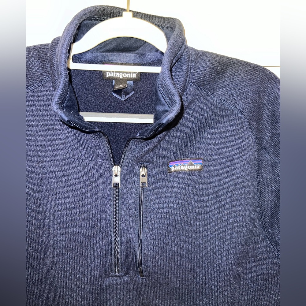 Men’s Patagonia quarter-zip sweater in Navy blue, size Medium!!